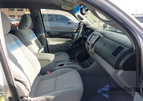 2011 Toyota Tacoma Prerunner V6 z USA, uszkodzony, nr VIN 3TMJU4GN2BM110694